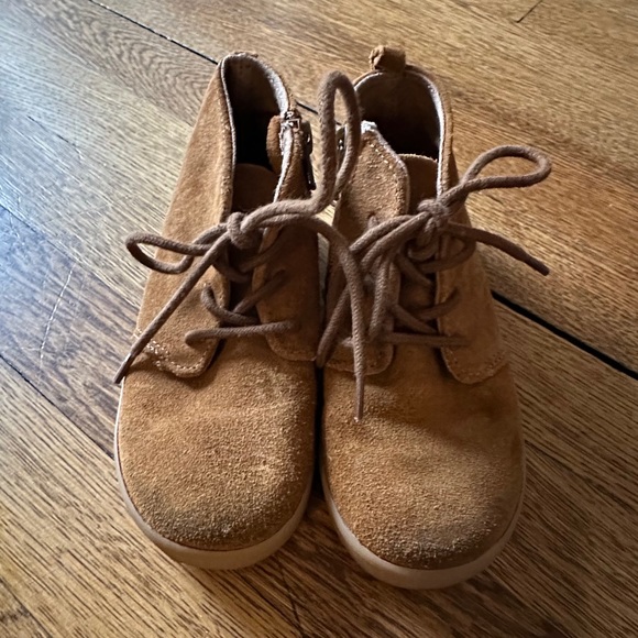 GAP • Chukka Boots • EUC - Picture 2 of 4